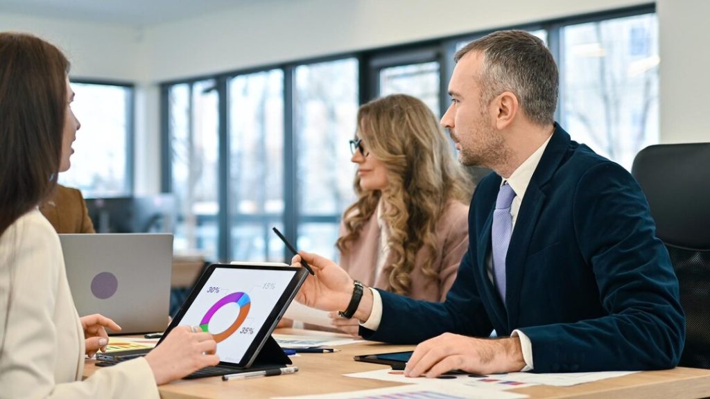 It Strategy &Amp; Specialist Consulting - -